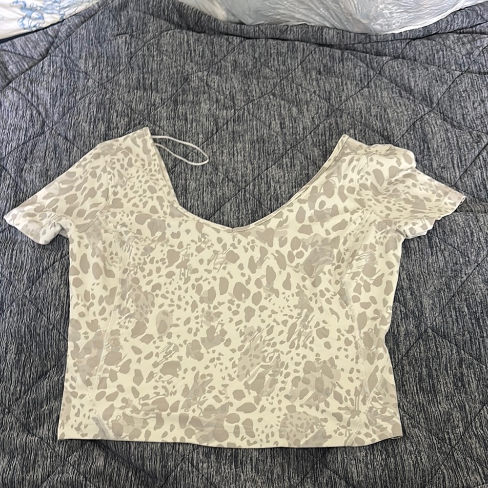 Lululemon Athletica Cream Fitted Crop Blouse